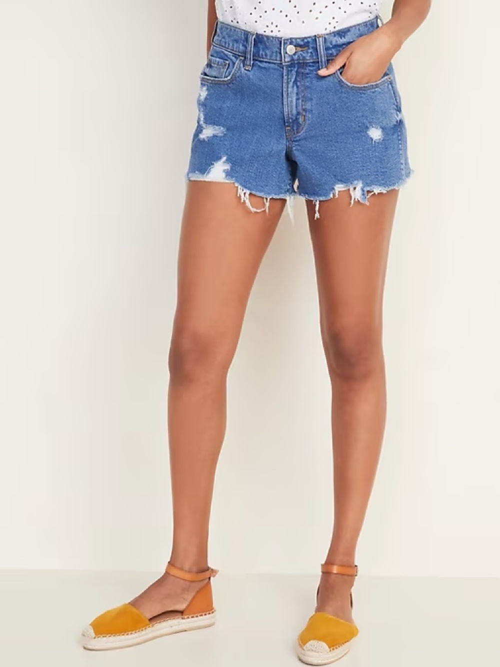 Old Navy Boyfriend Mid-Rise Distressed Denim Shorts | Size 14